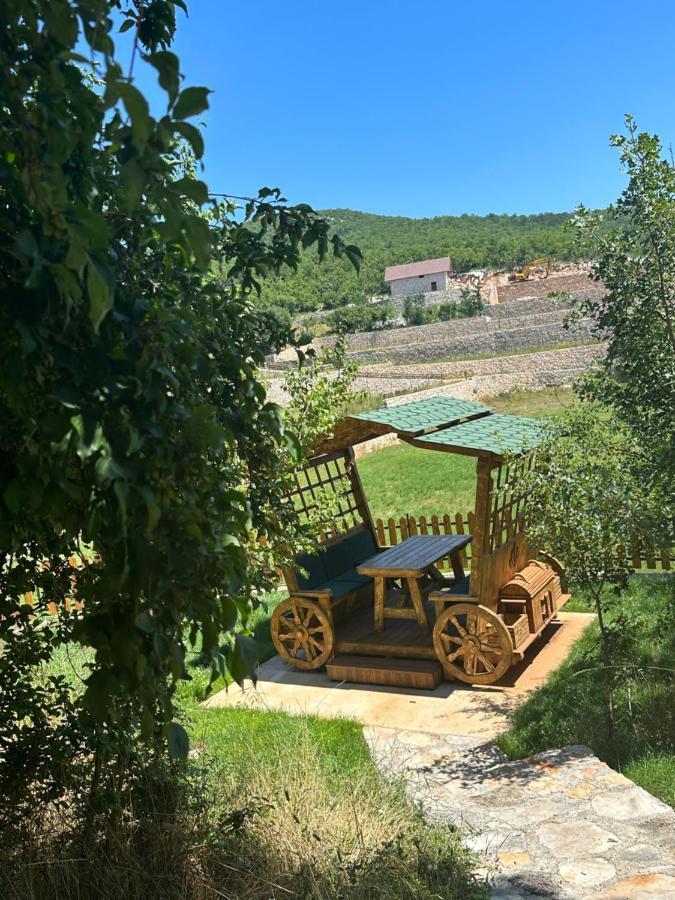Etno Selo Montegoat Hotell Nikšić Exteriör bild